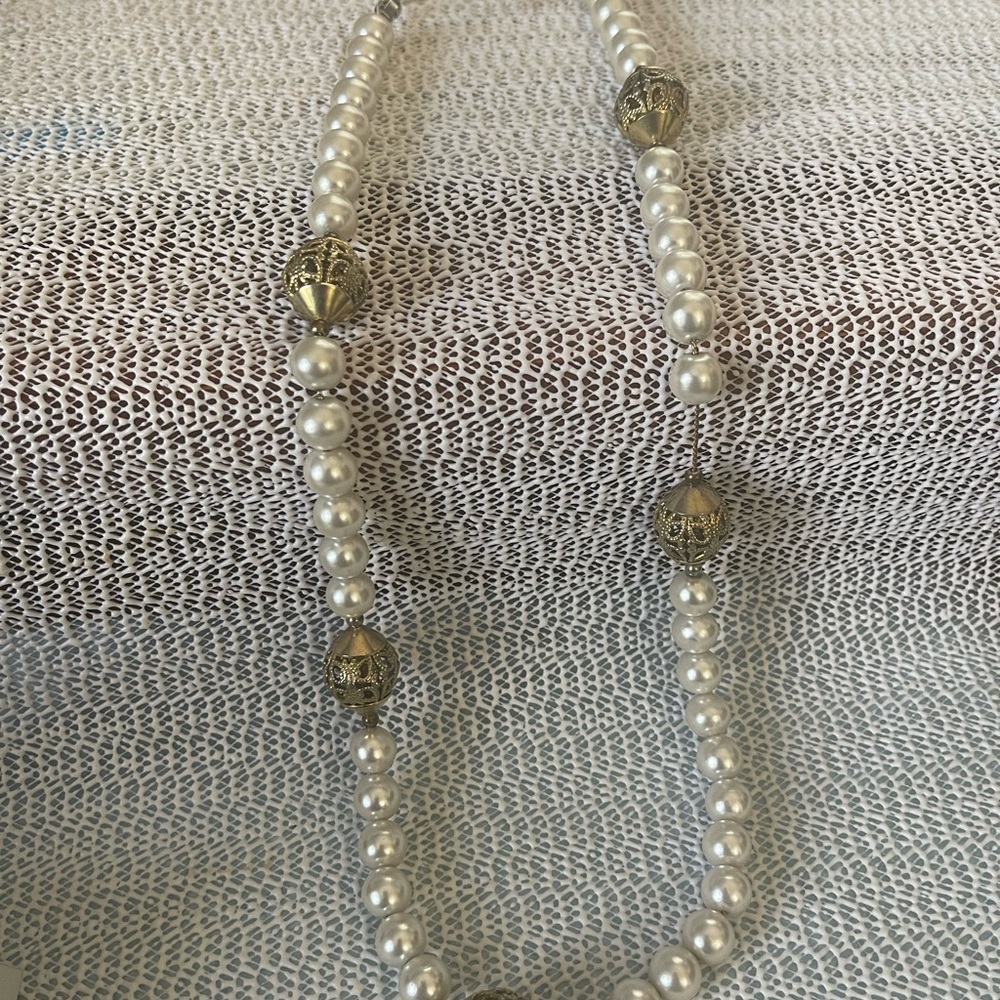 Elegant Pearl and Gold Beaded Necklace
